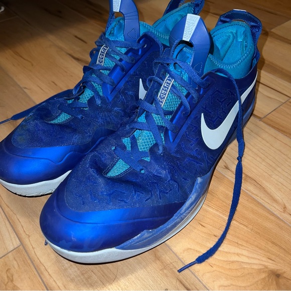 Nike Crusaders Basketball Shoes - Picture 2 of 5